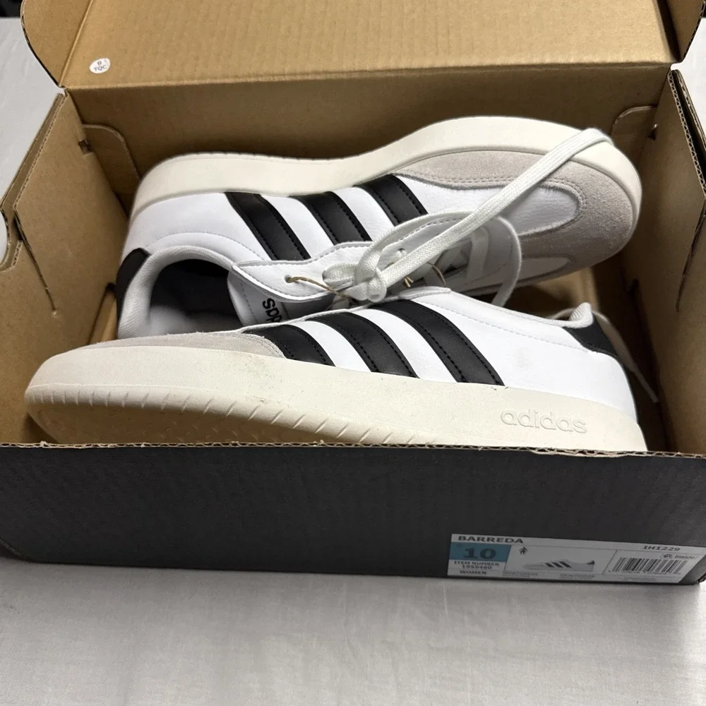 Adidas Barreda Men's Sneakers White Black Size 10 New In Box Casual Shoes